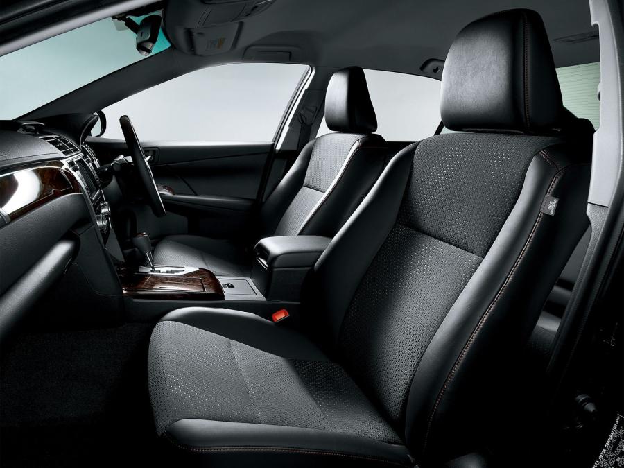  Toyota Camry G Package Premium Black 2013 года  (фото 3 из 3)